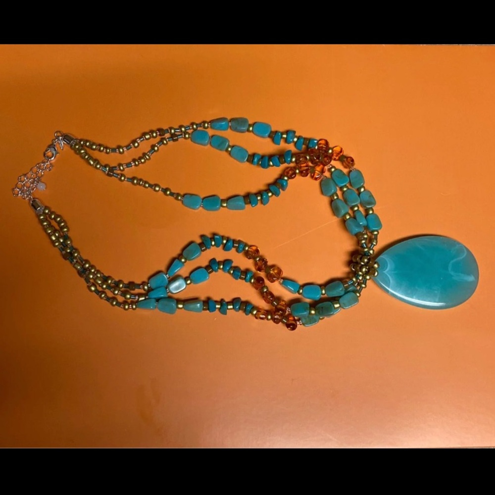 Beautiful necklace - Picture 3 of 3